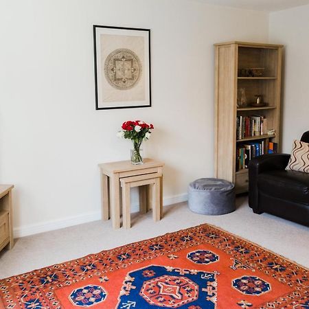 College Court Villa Bedale Bagian luar foto
