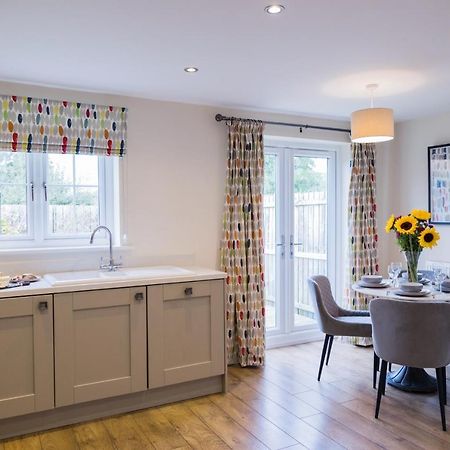 College Court Villa Bedale Bagian luar foto