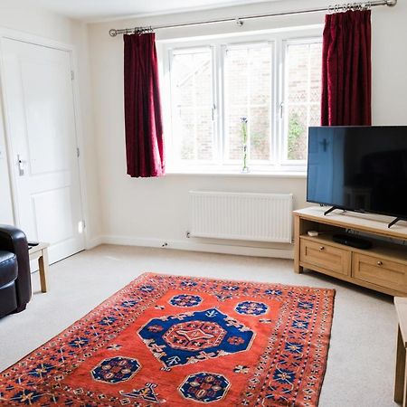 College Court Villa Bedale Bagian luar foto