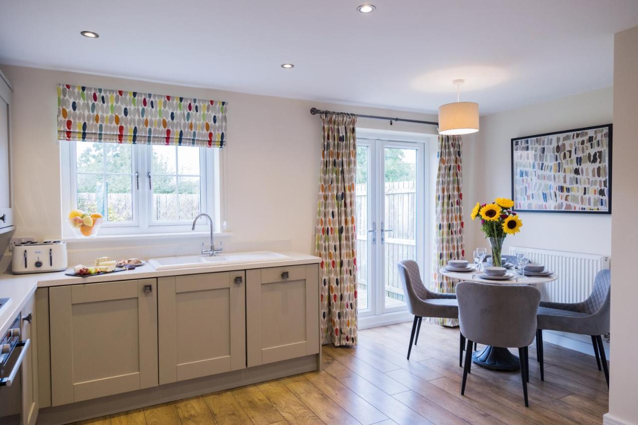 College Court Villa Bedale Bagian luar foto