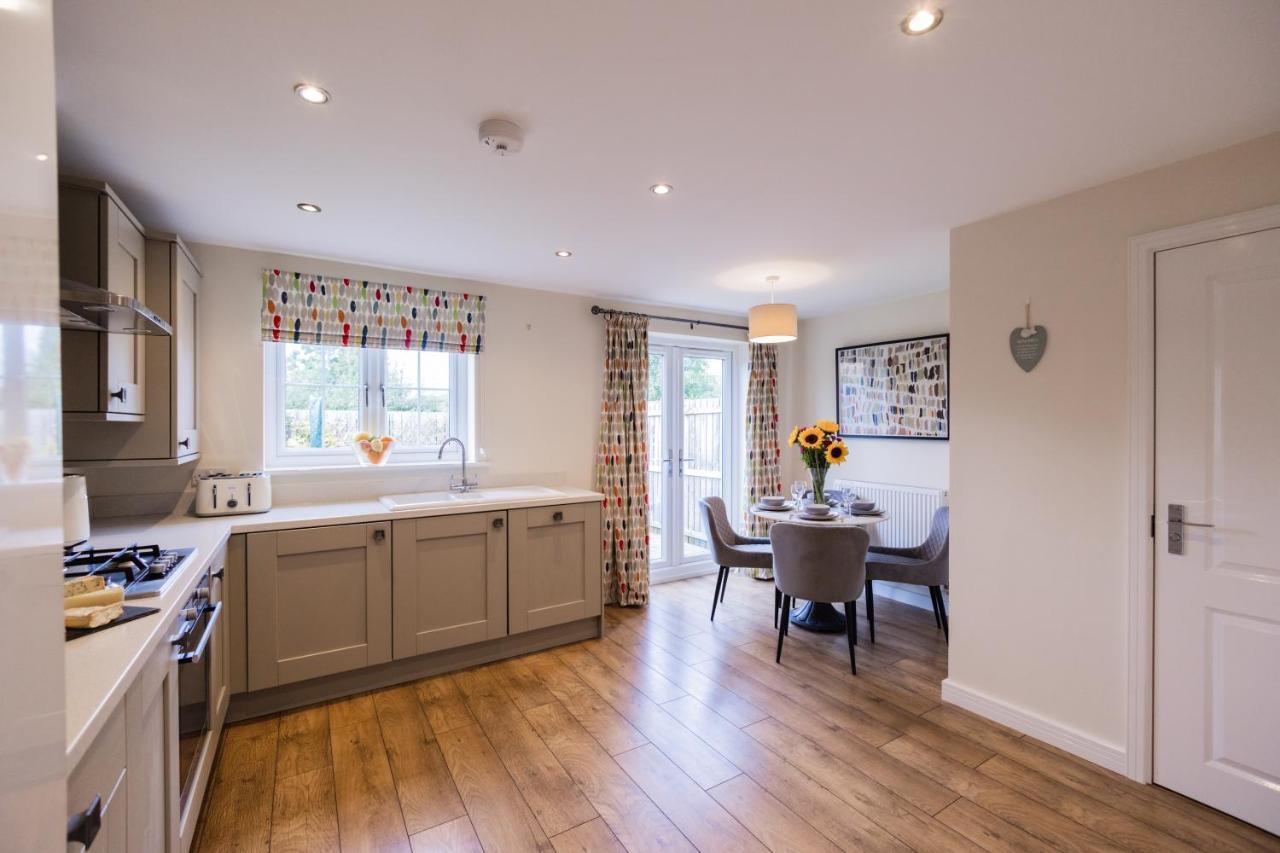 College Court Villa Bedale Bagian luar foto