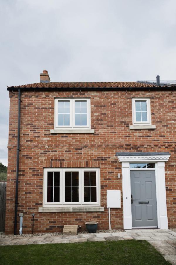 College Court Villa Bedale Bagian luar foto