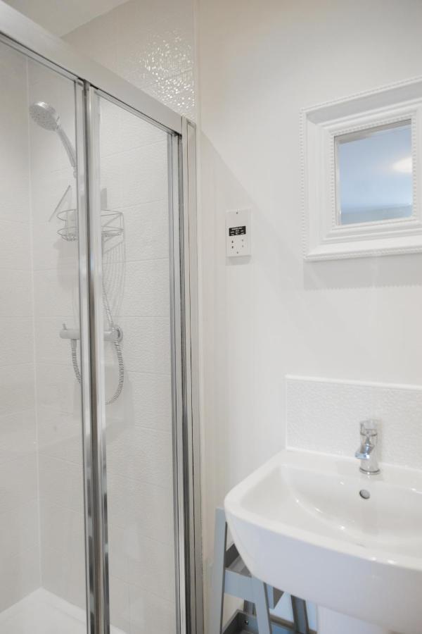 College Court Villa Bedale Bagian luar foto