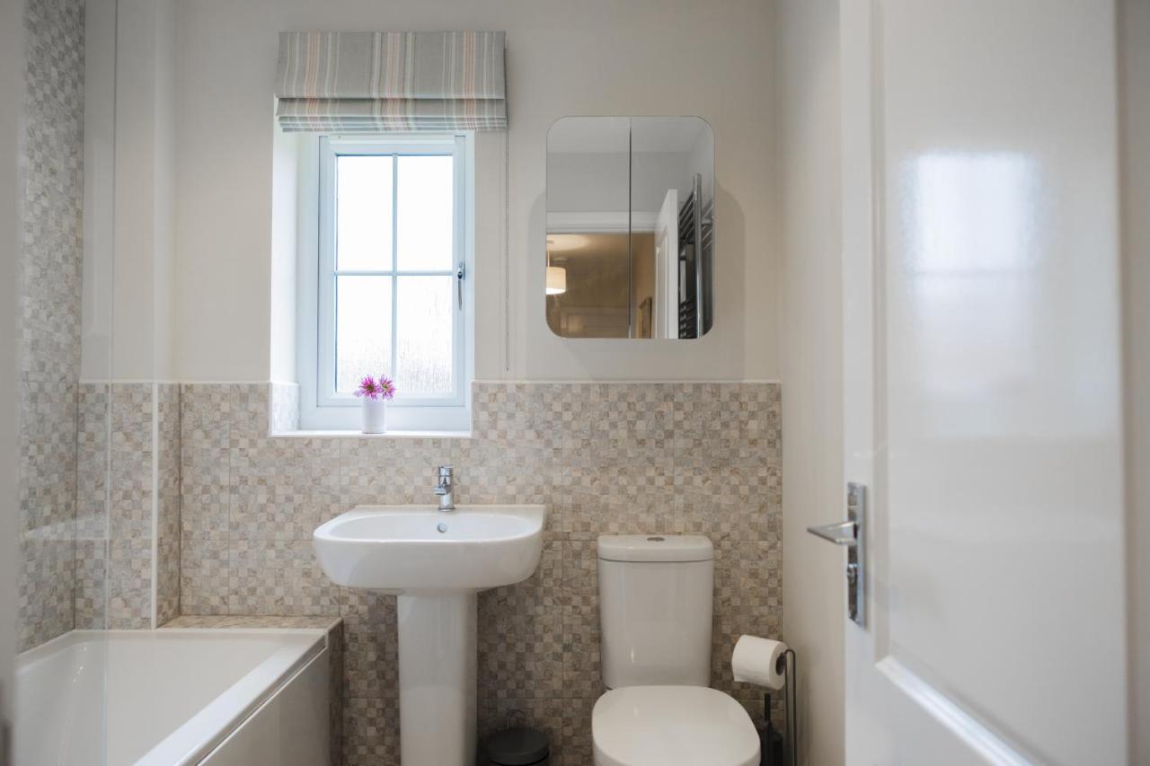 College Court Villa Bedale Bagian luar foto